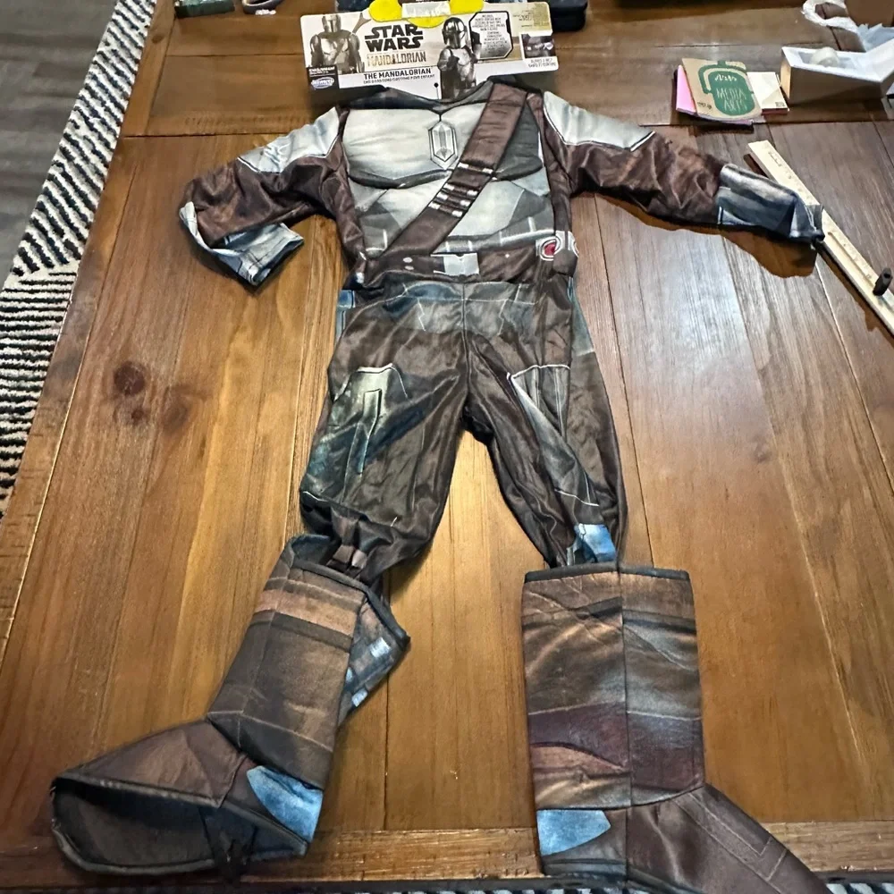 Star Wars Mandalorian child’s Costume - Brown and‎ Silver Size Small 5 6 NWT
